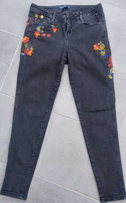 Blugi fete ZARA, marimea S, 36-38, pret 35 lei bucata