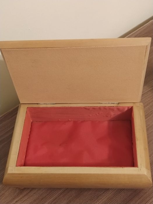 Продавам кутии за бижута