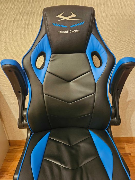 Въртящ се геймърски стол