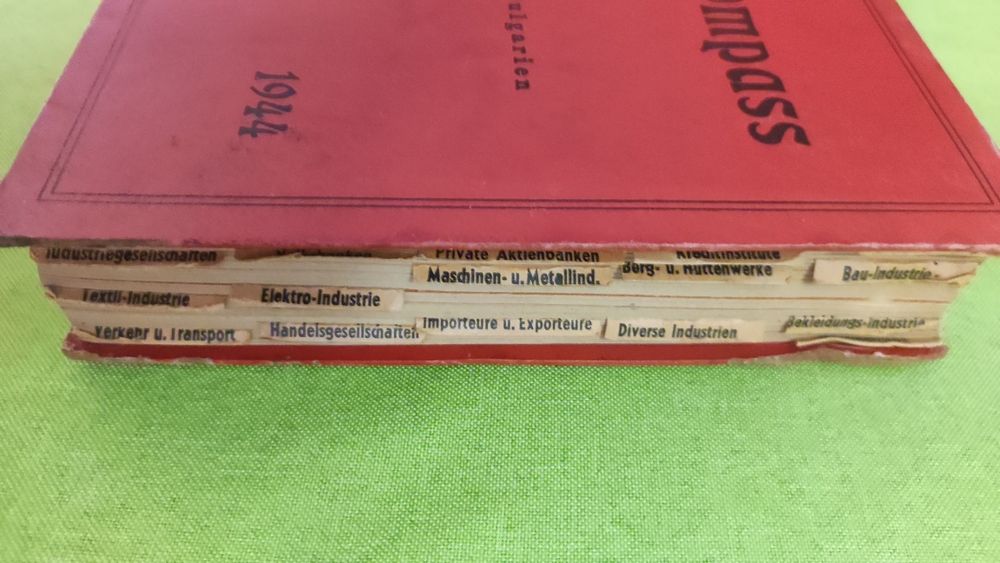 Книга Компас, Финансов годишник България 1944 г том 77.