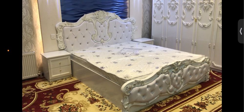 Продаю спальный гарнитур