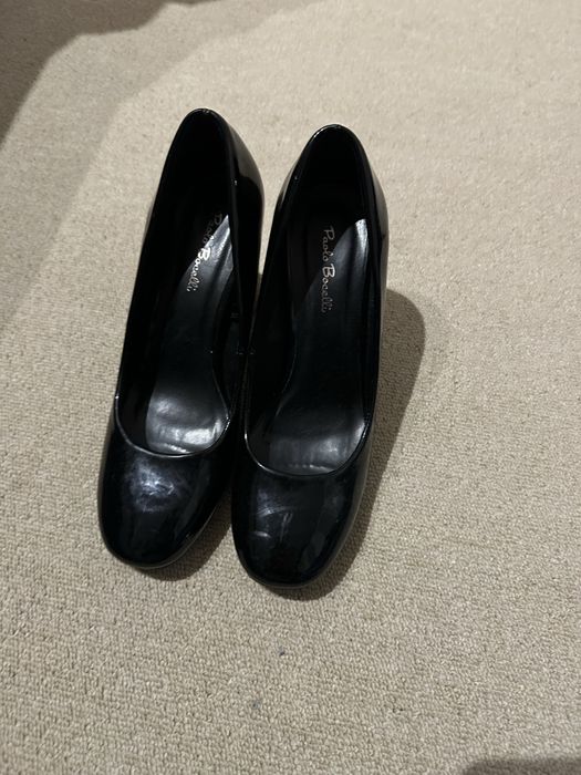 Обувки на висок ток