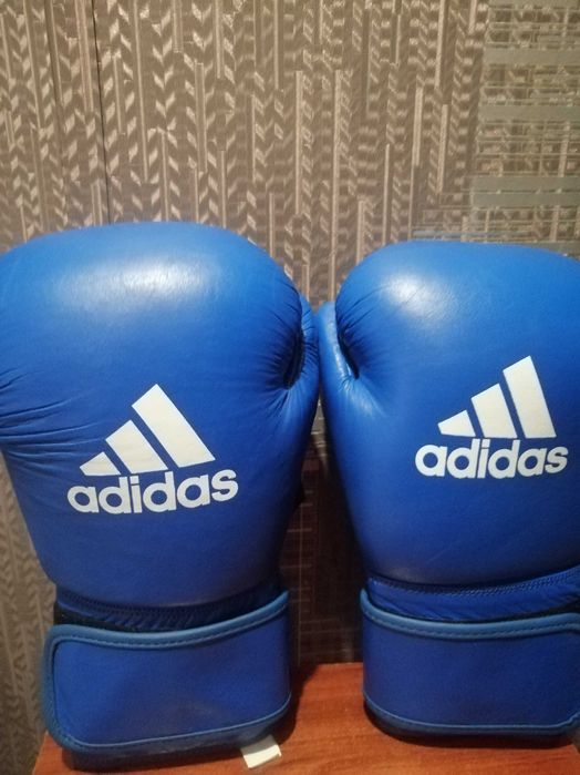 Боксерские перчатки