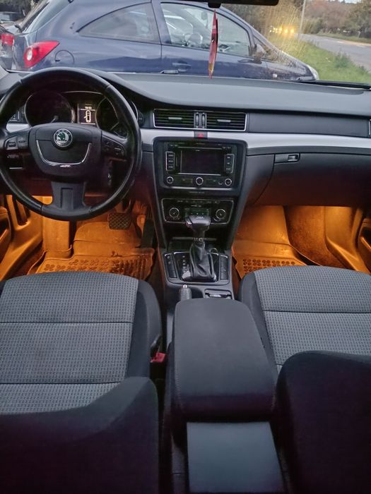 Vând Schimb Skoda Superb Automată An 2013