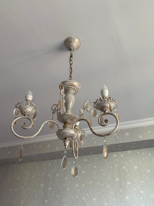 Продам люстру в зорошем сосотояний