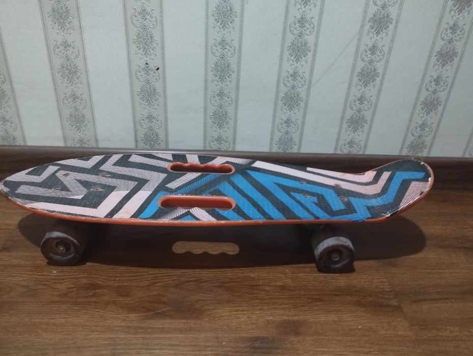Скейтборд в отличном состоянии