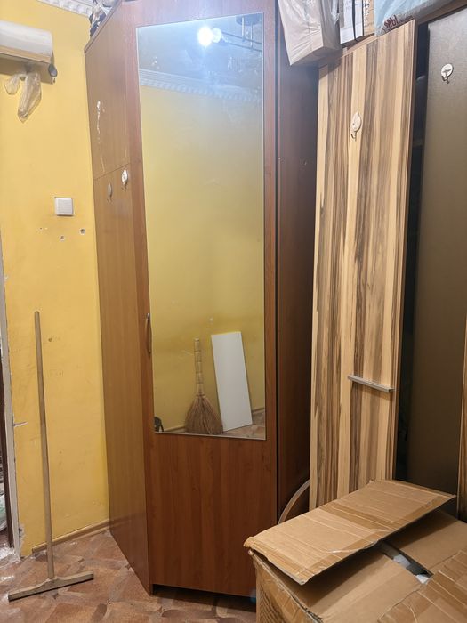 Шкаф угловой  с полками