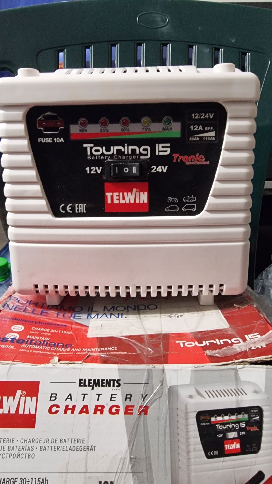 Зарядно за акумулатори Telwin 12/24v