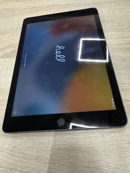 iPad 6th gen A1893 заключен