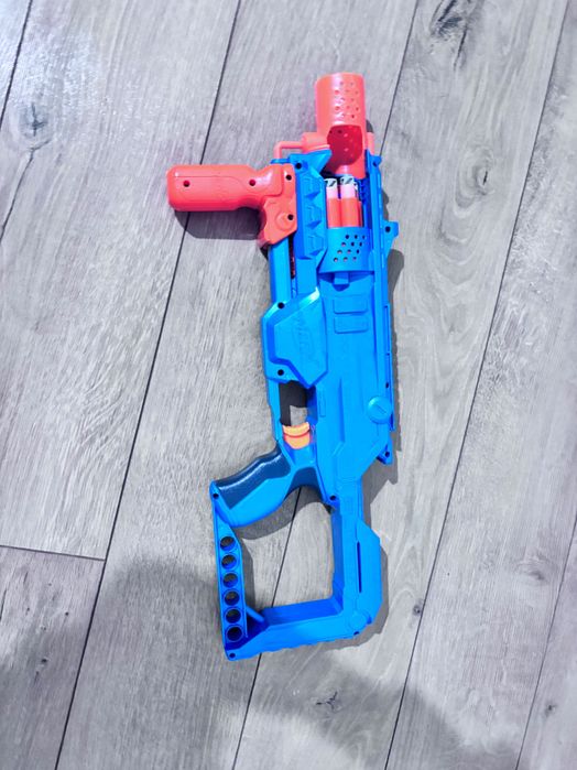 комплект пистолети играчки и патрони