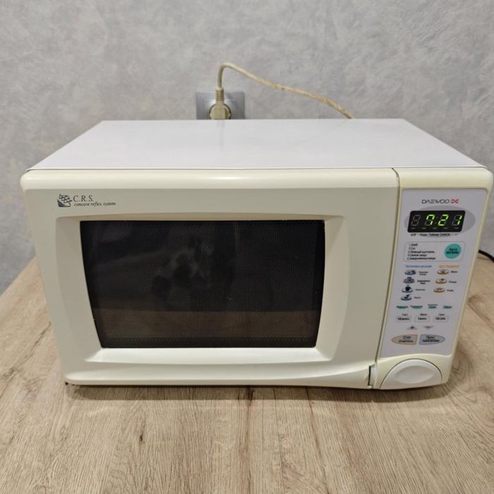 Ishlab turgan mikrovalnovka sotiladi zo'r ishlaydi