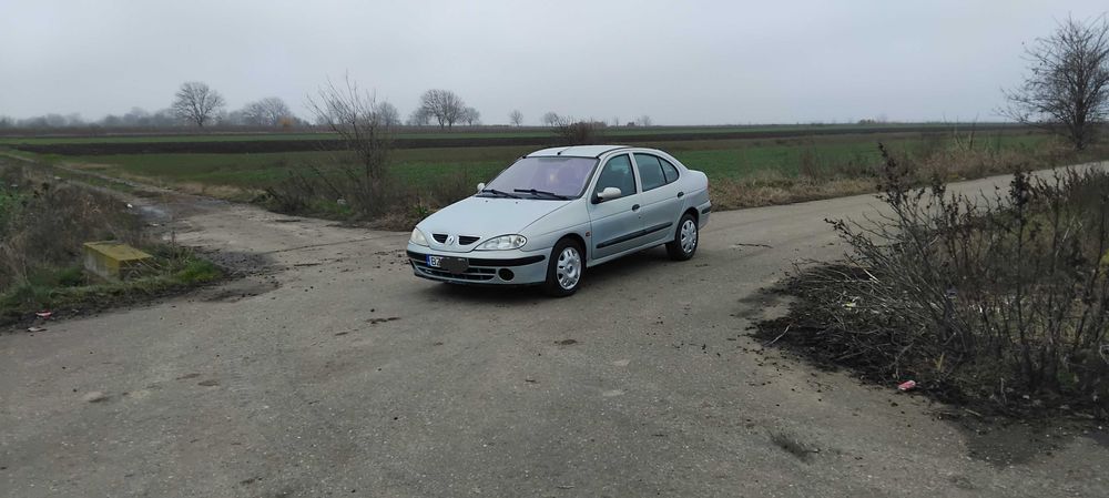 Renault. Megane. Benzină.