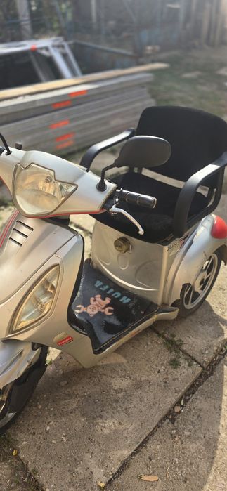 Scuter bătrâni cu baterii noi