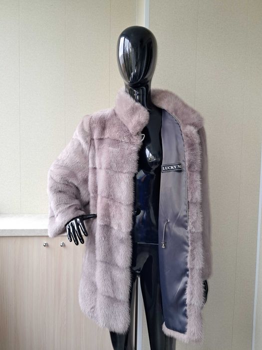 Haină de nurcă / vizon, Naturala , gri, roz. Mărime mare. Bust 130cm