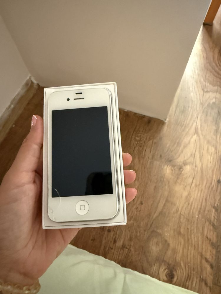 Iphone 4 бял с малки забележки
