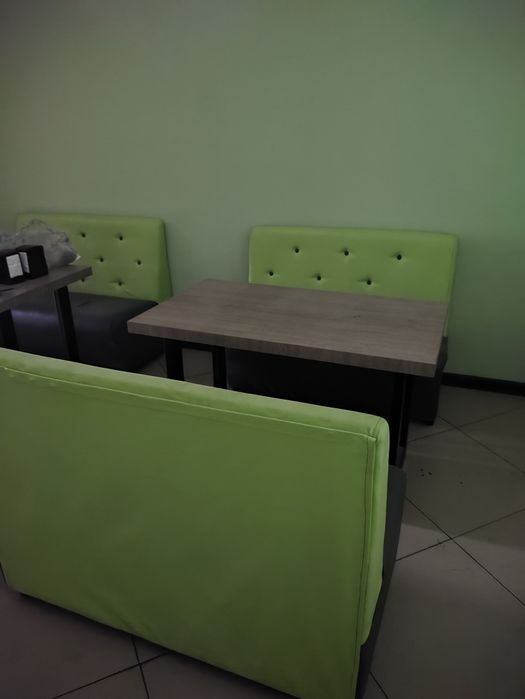 Продам столы и диванчики для кафе