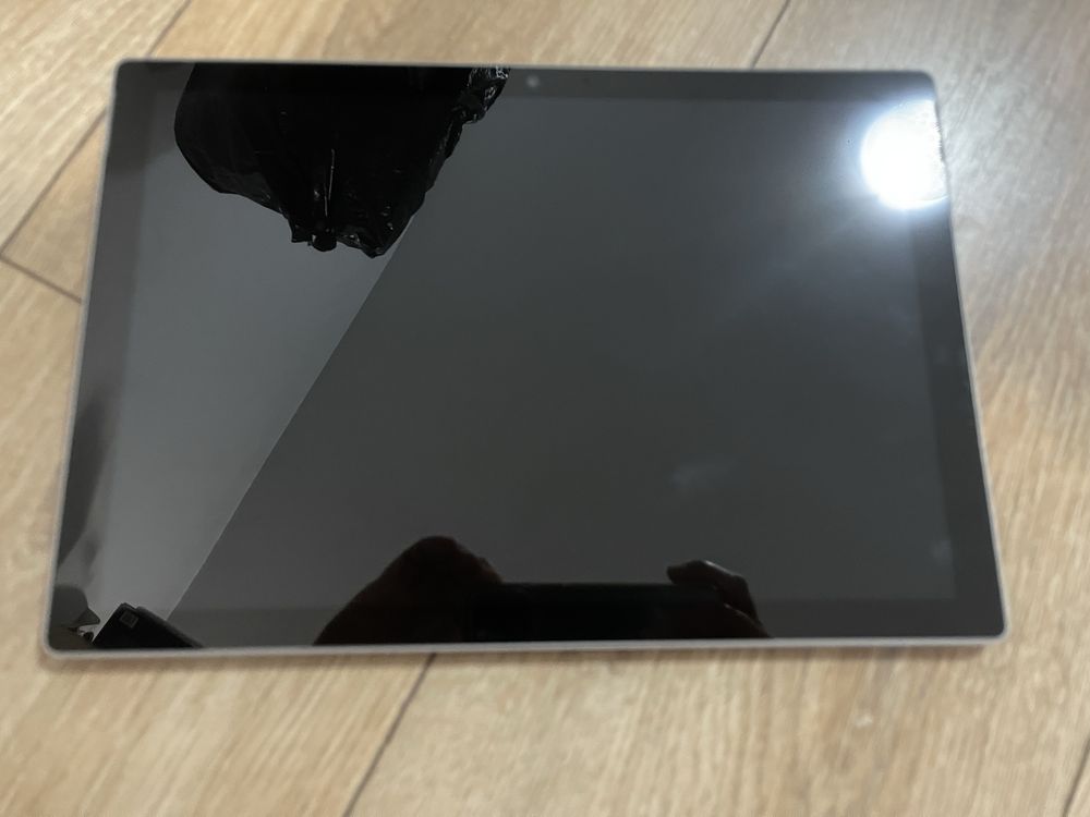Microsoft Surface 6 pro i5 8gb 256gn windows 10