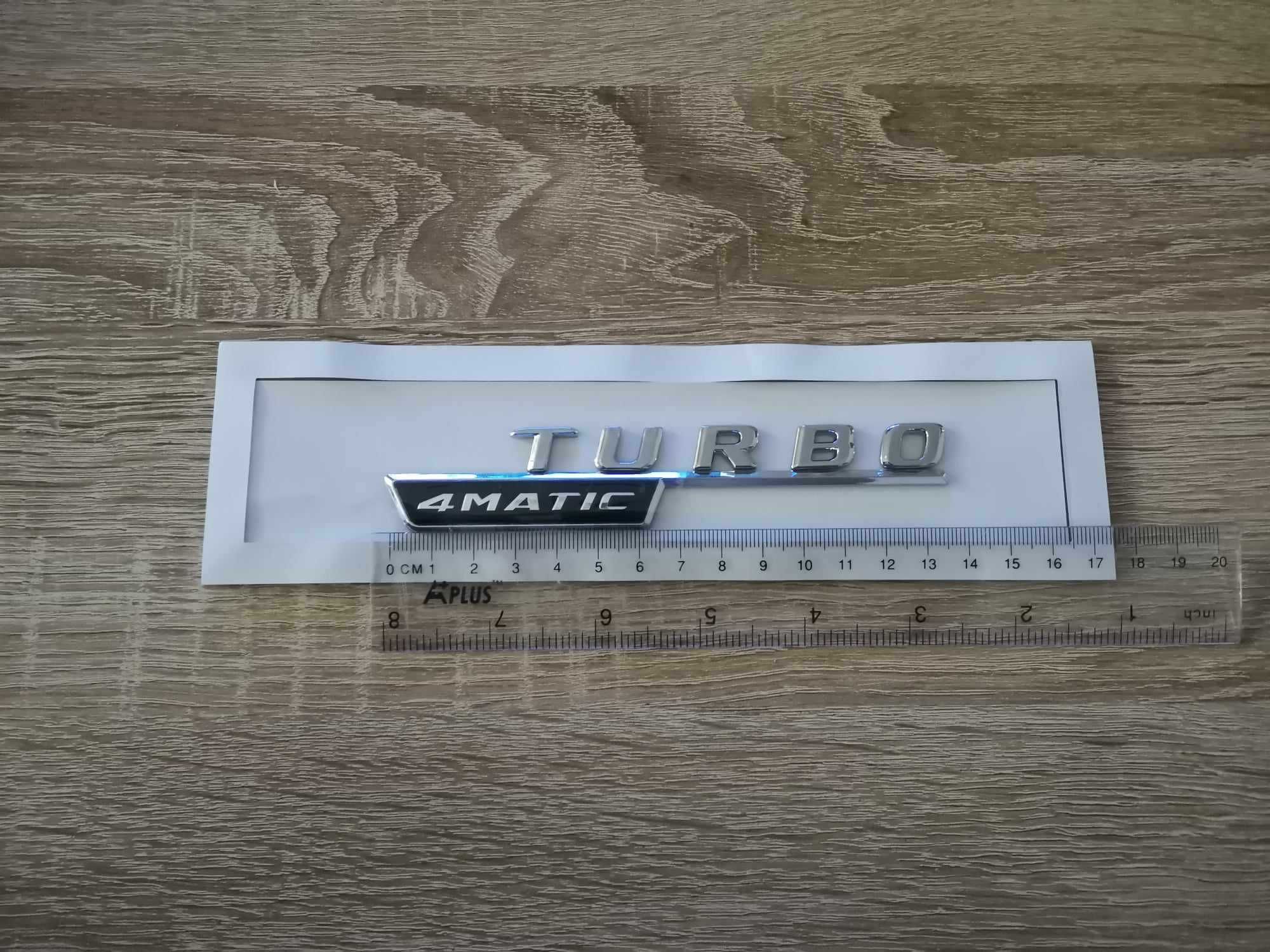 сребрист надпис Mercedes Benz Turbo 4Matic