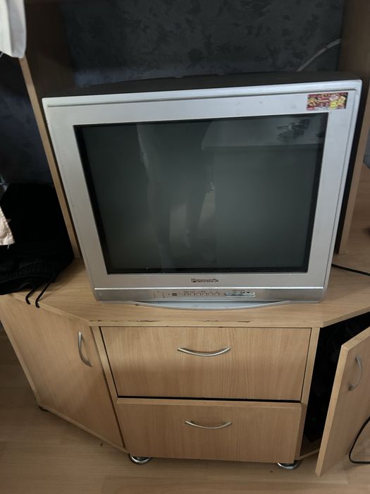 продам телевизор