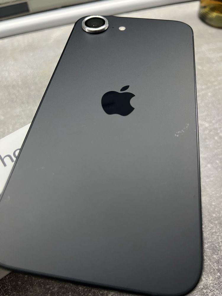 Iphone 16e със гаранция.