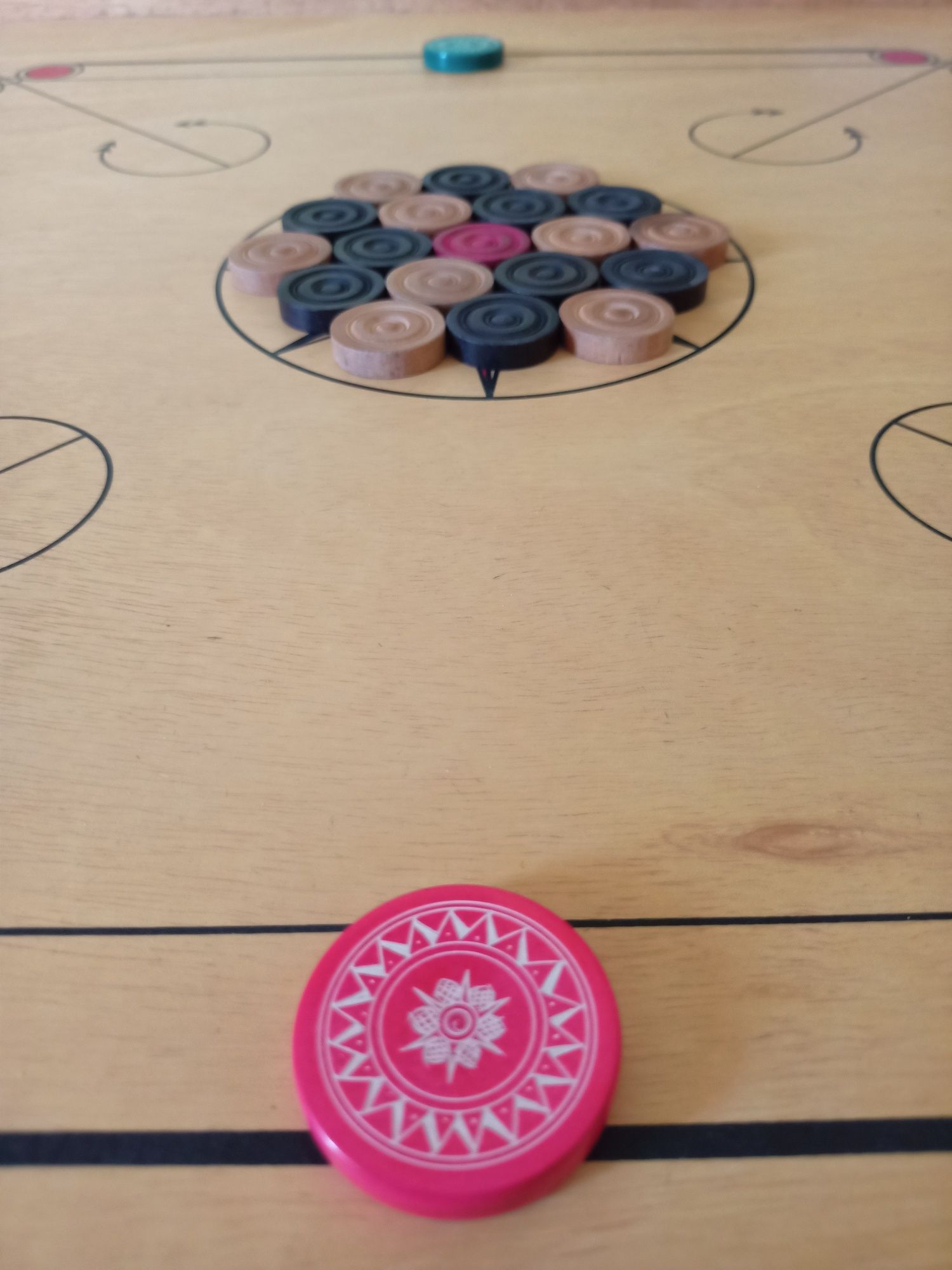 Carrom - билярдна игра