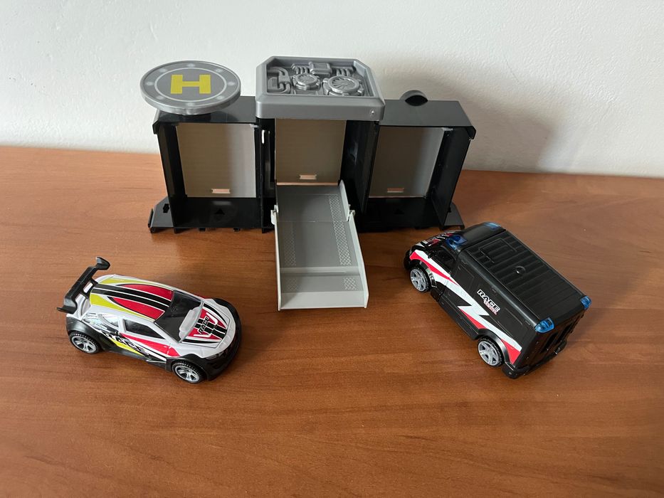 Гараж с две колички и 3d пъзел мини купър