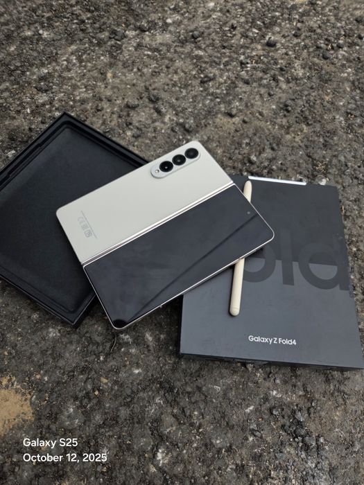 Samsung Z Fold 4