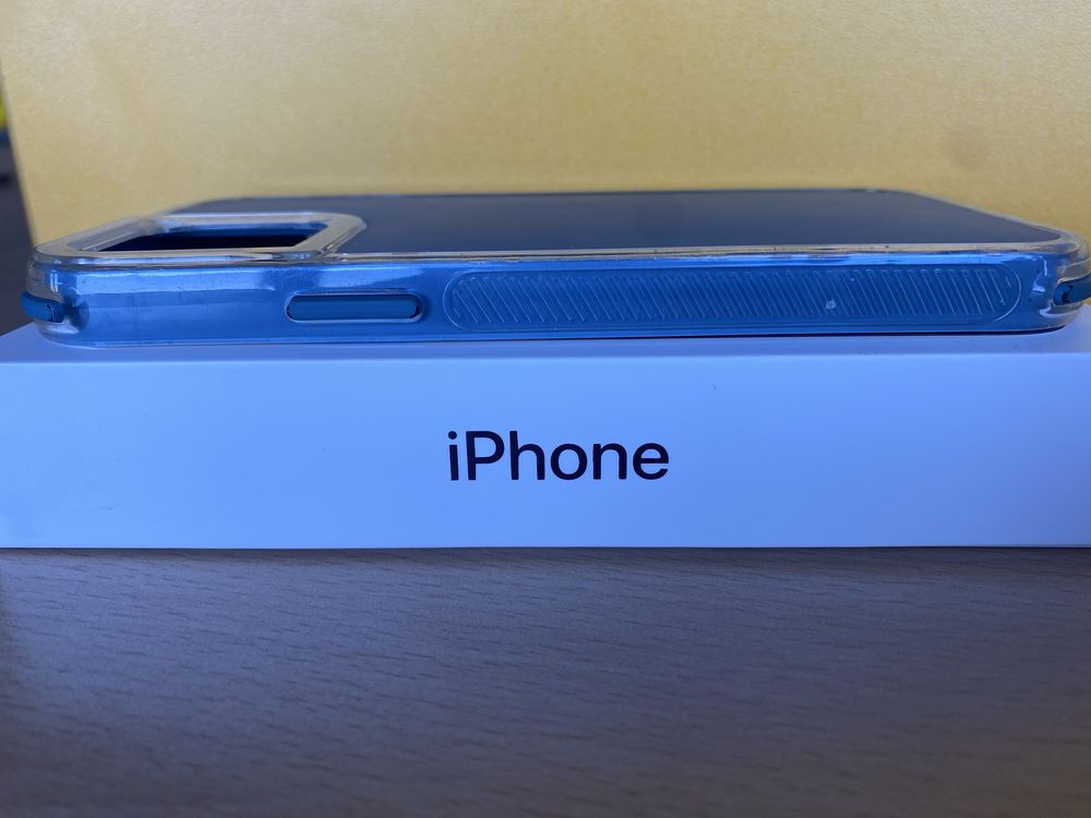IPhone 12 64 GB black с КАЛЪФ подарък!!!