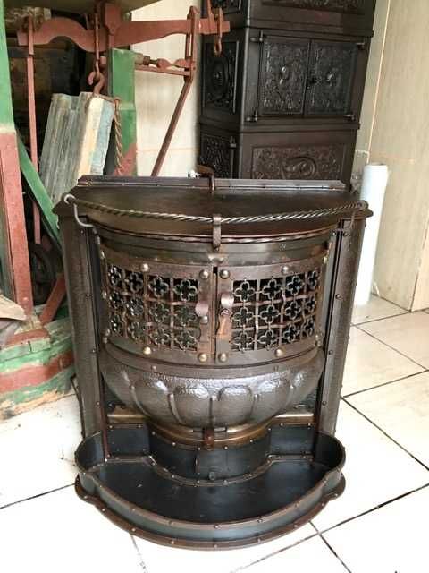 Soba , semineu foarte vechi, deosebit