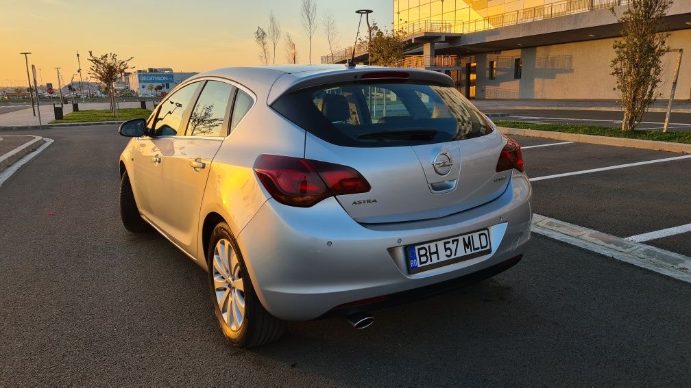 Opel Astra J -99.500 km-