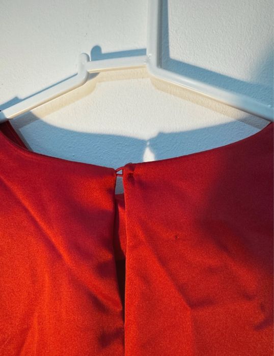 Rochie scurta satinata cu o maneca