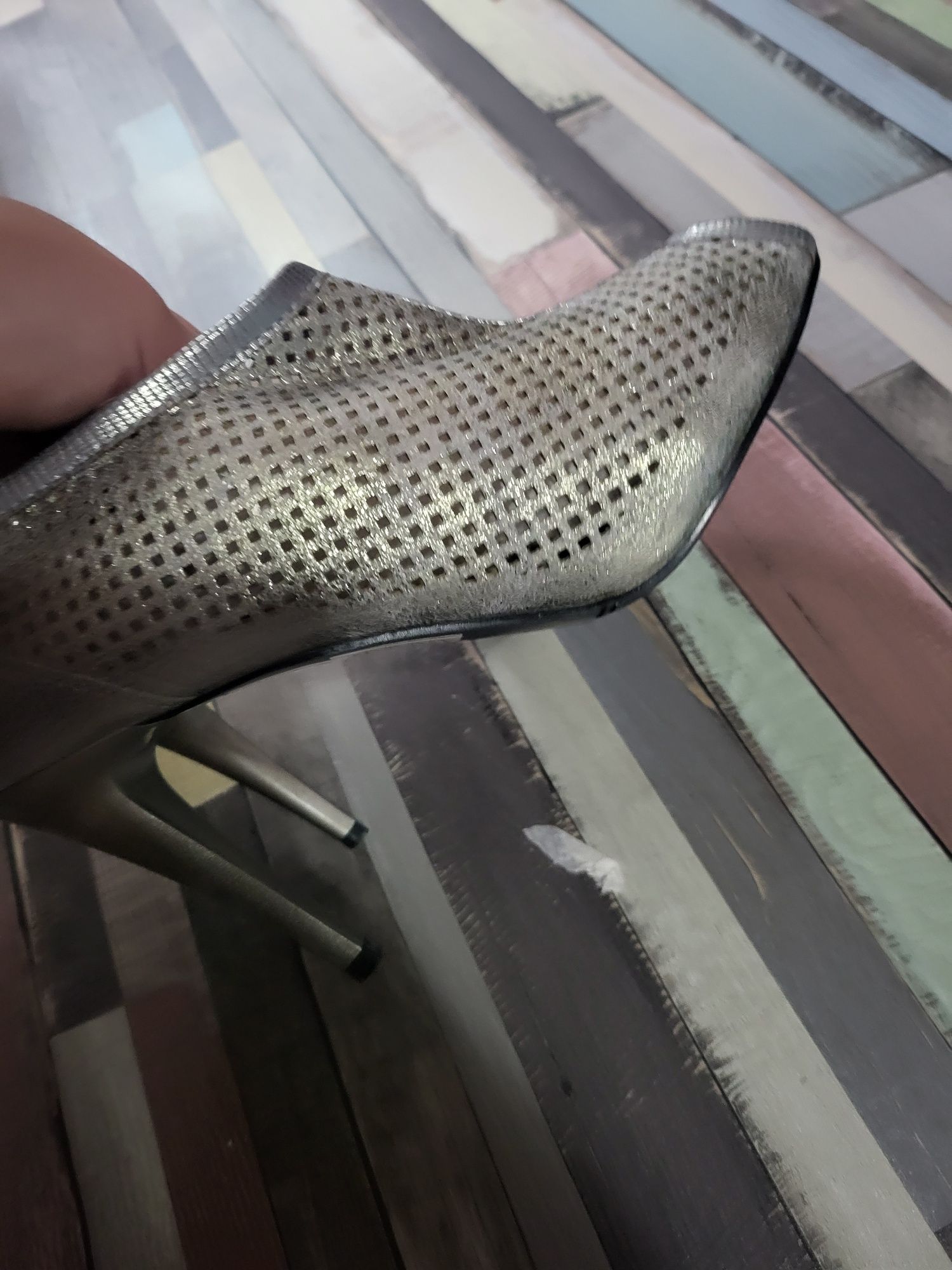 Botine argintii cu toc