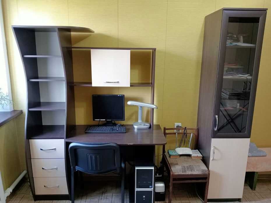 Продам стол компьютерный  с пеналом. В хорошем  состоянии.