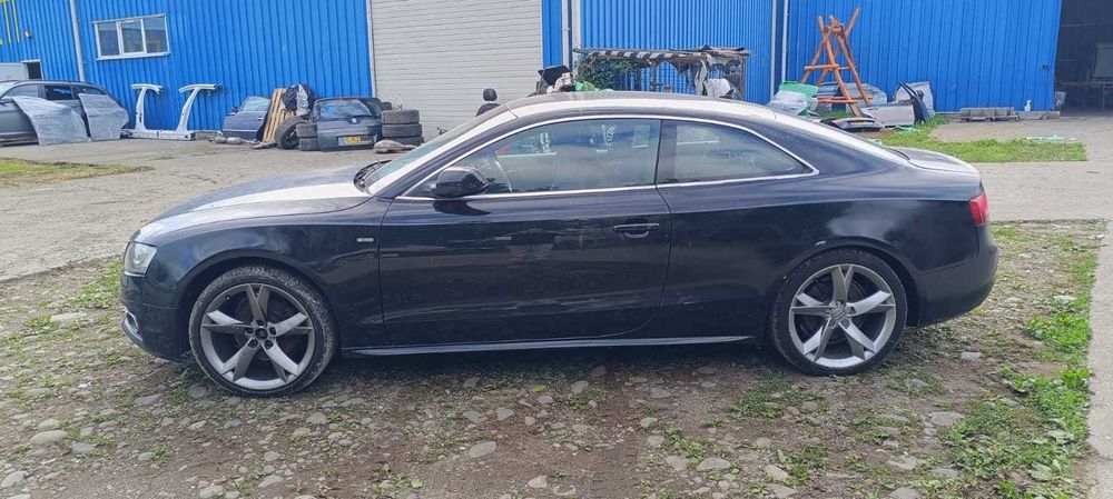 Dezmembrez Audi A5 S Line coupe 2.0 Tdi 2010