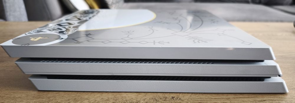 PlayStation 4 Pro, God of War edition