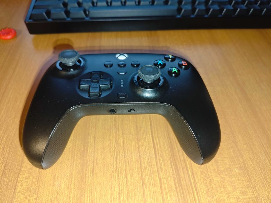 Продавам контролер 8bitdo Ultimate 3-mode