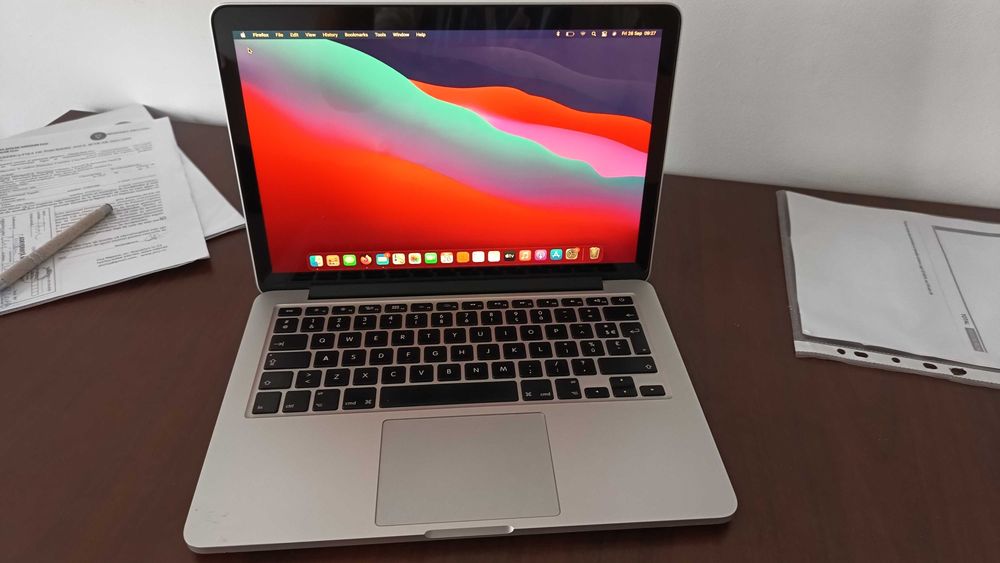 Ofertă Macbook Pro 13", SSD de 256GB, 8Gb RAM-intel core i5 late 2013