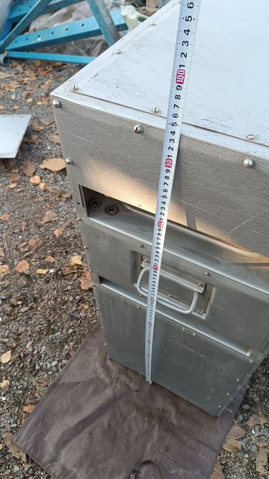 Стол для инструмента.