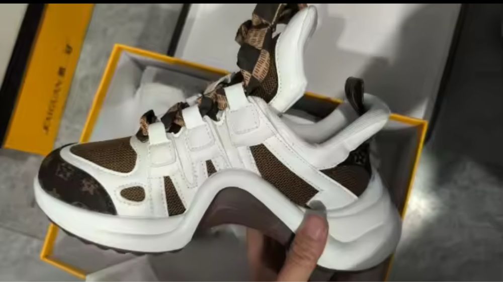 Adidasi louiss vuitton
