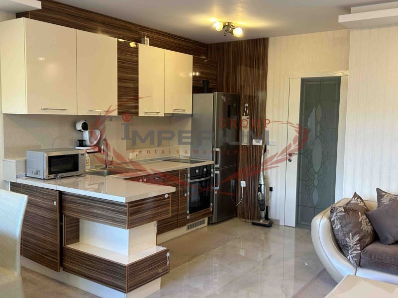 Дава се под наем Двустаен апартамент в Варна, Бриз - 70 кв.м за 714 € - Снимка #1