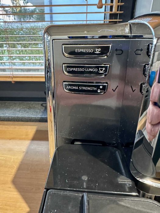 Saeco Incanto Aвтоматична кафемашина с кана за мляко