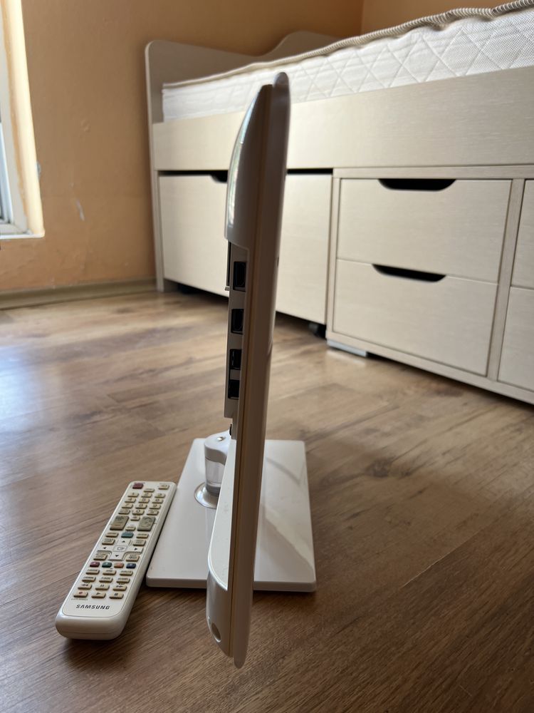 TV Телевизор Samsung Ultra Slim White 22inch