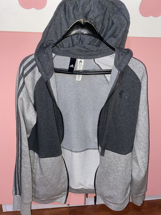 Сиво горнище Adidas, не е носено