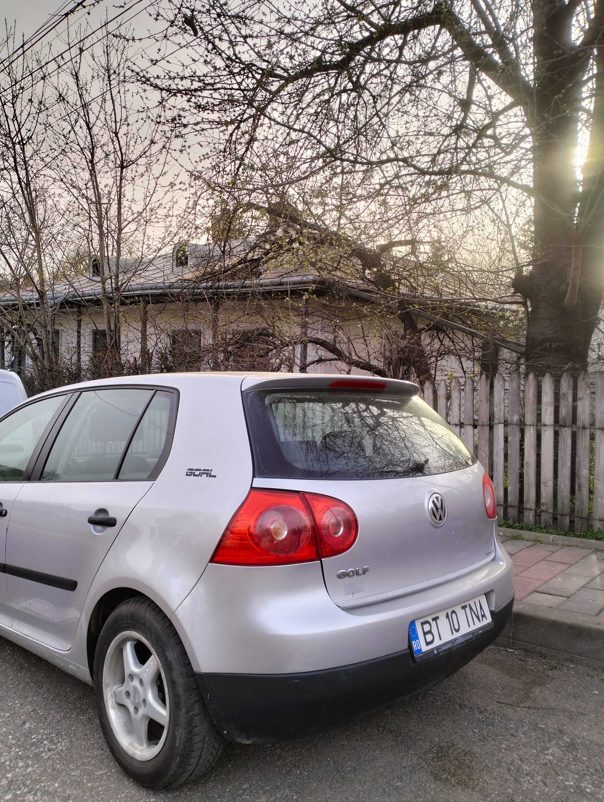 Vând Golf 5, an fabricație 2005, benzina