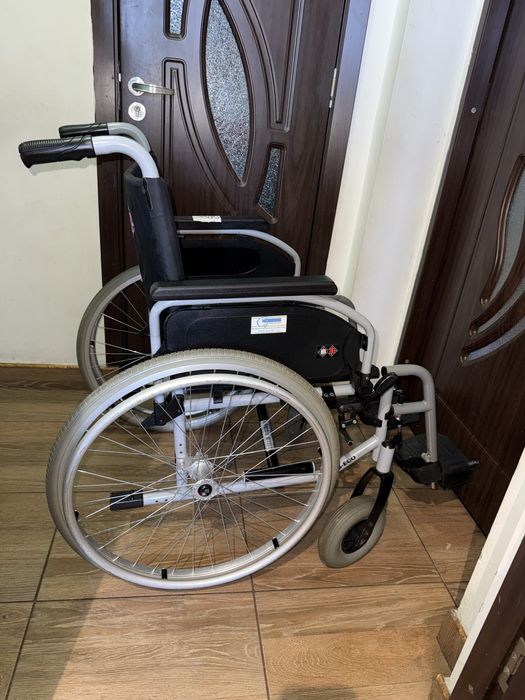 Scaun carut rulant medical batrani handicap dizabilitati din aluminiu