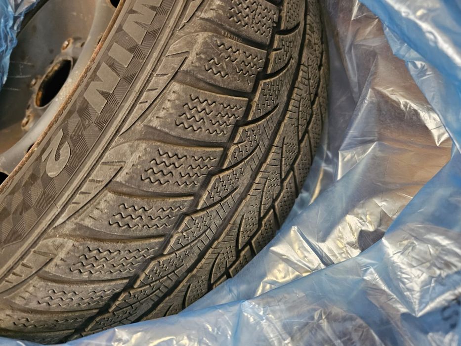 Vand set  Jenti cu cauciucuri de iarna