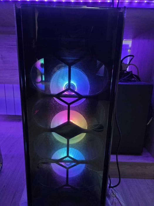 Corsair Obsidian + 3TB HDD + 250GB SSD + 5 ventilatoare ARGB - 600 RON