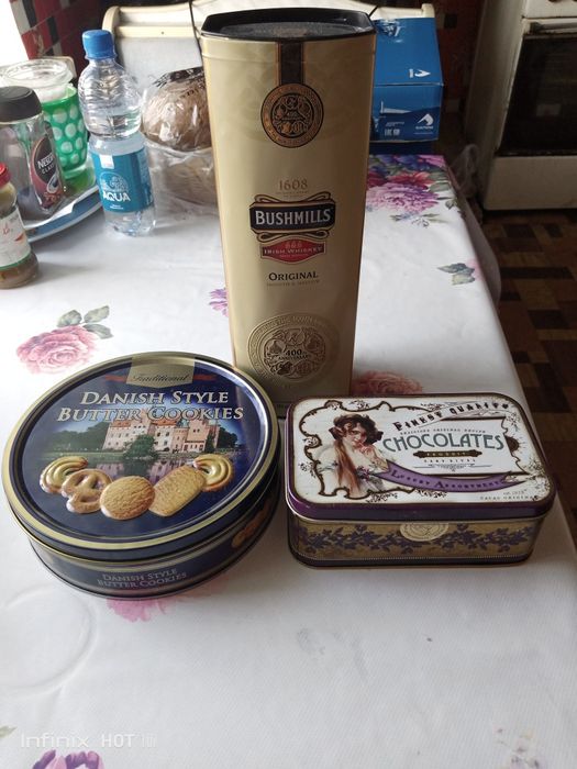 Железные баночки бу из под продуктов.