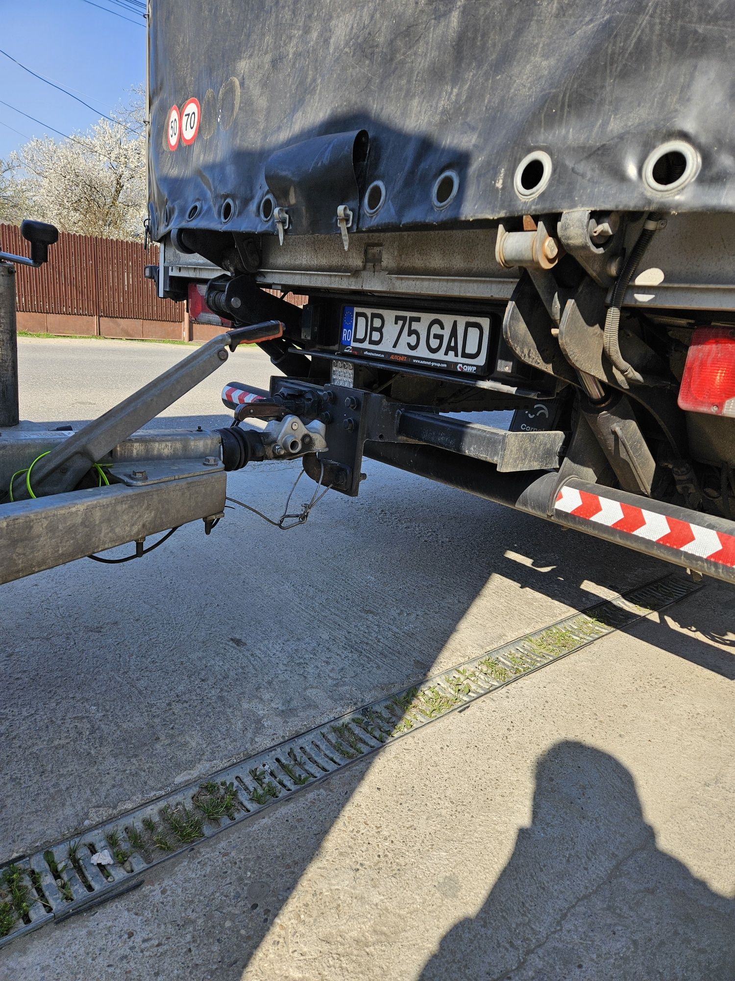 Vand Iveco Daily 35S18 10 europaleti cu lift și remorca