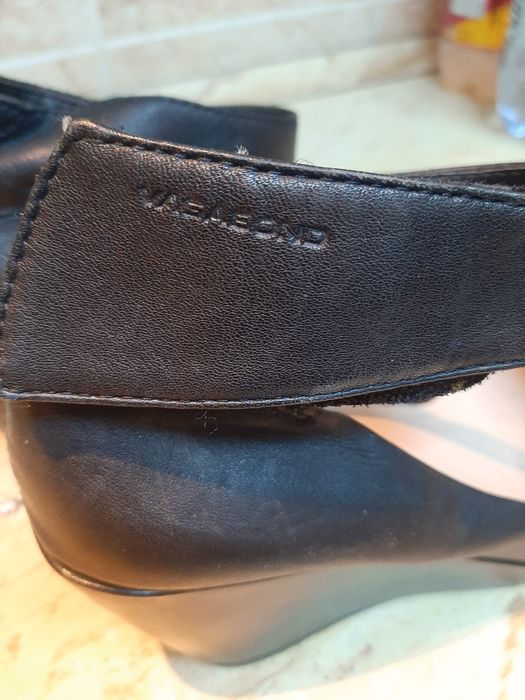 Vand Pantofi Vagabond, decupati in fata,marimea 40,negri